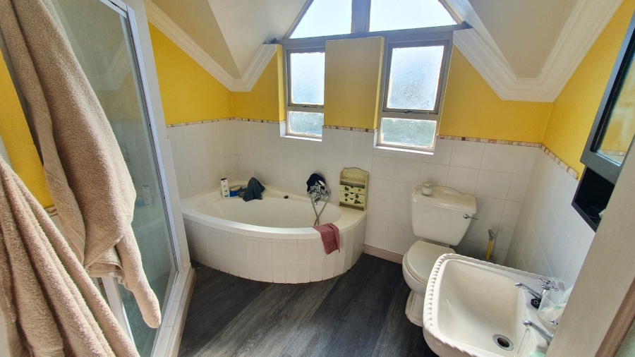 5 Bedroom Property for Sale in Herolds Bay Western Cape